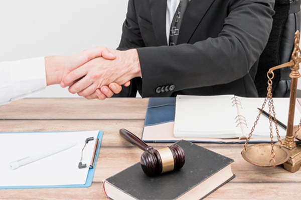 Thông qua thương lượng, hòa giải 