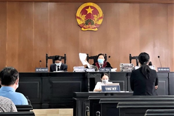 Tổ chức phiên tòa sơ thẩm